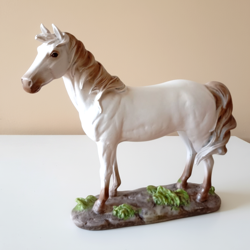 HORSE STANDING